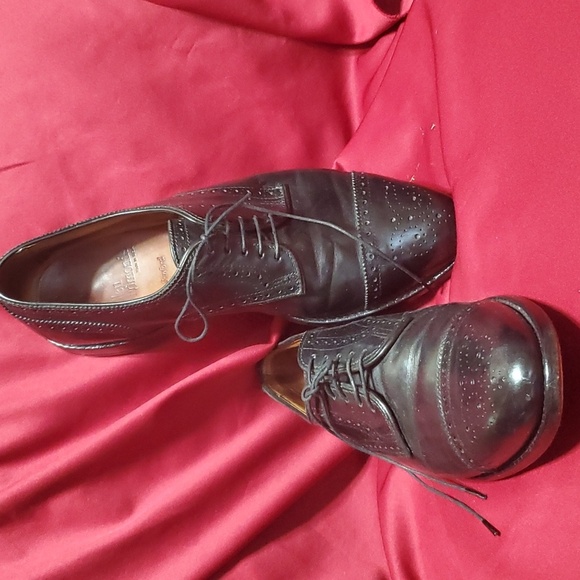 Allen edmonds Sanford black leather perforated cap toe oxfords - Picture 1 of 9